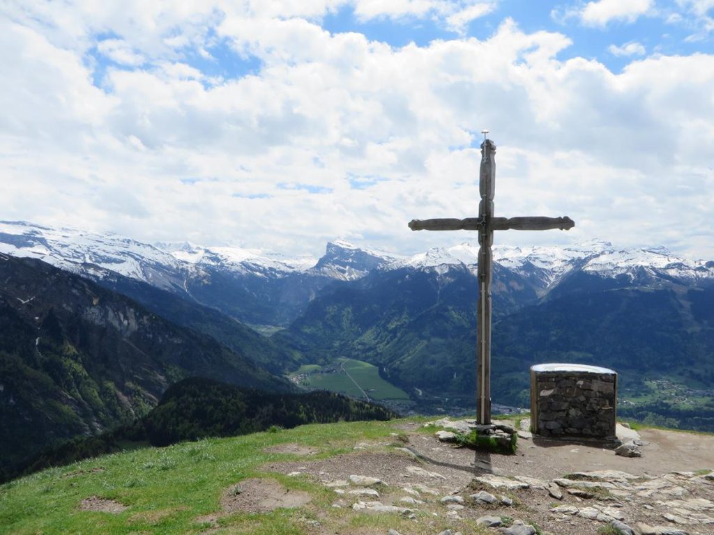 croix-sommet-randonnee-la-bourgeoise